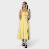 Yksityiskohtaisella fantasiakuosilla varustettu mekko