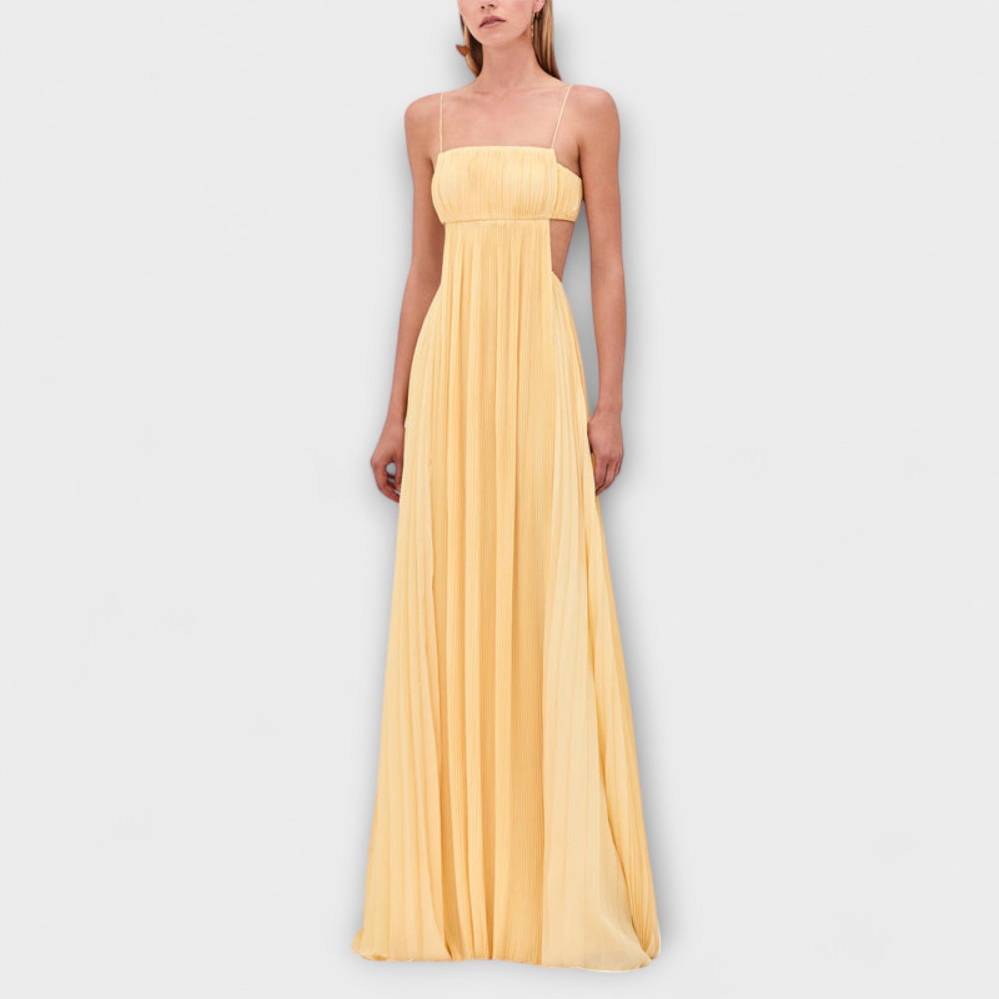 Elegantti Maxi Mekko Pliseerauksella ja Leikkauksella