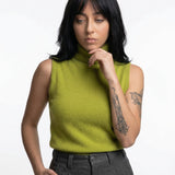 Vesta Marenton korkealla kauluksella